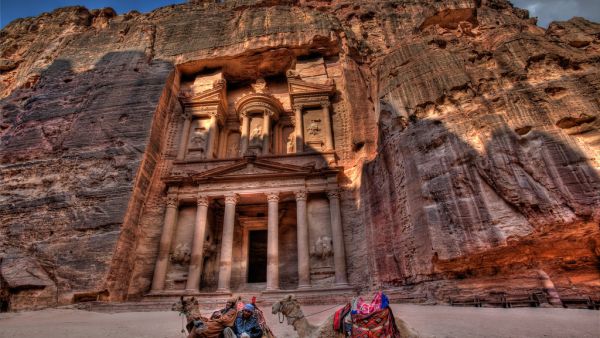 The foundation will distribute 5,000 3D cameras partners and volunteers to photograph the heritage sites in the Middle East. (Al Bawaba/File)