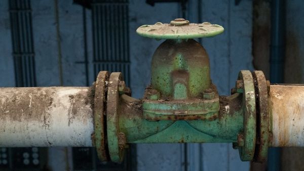 The deals between the two countries, four in total, include a memo to import and export natural and liquefied gas. (File photo)