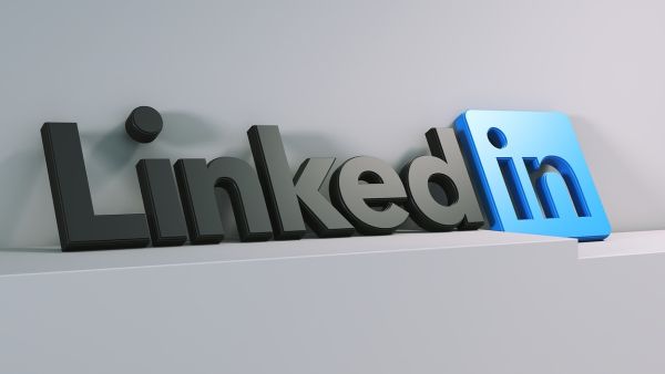 The potential to use LinkedIn and connect with business leaders in your field is both tremendous and unparalleled. (Pixabay)