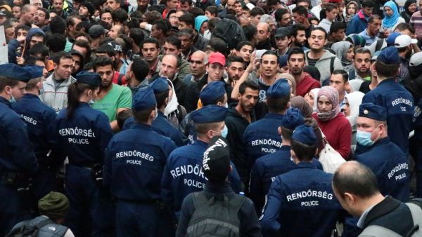 Police block migrants from boarding an overcrowded train in Budapest on Sept. 10, 2015. (AFP/File)