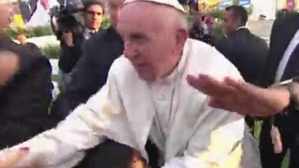 بابا الفاتيكان يصل بورما في بداية جولة تقوده إلى بنغلادش وتركز على "أوضاع الروهينغا"
