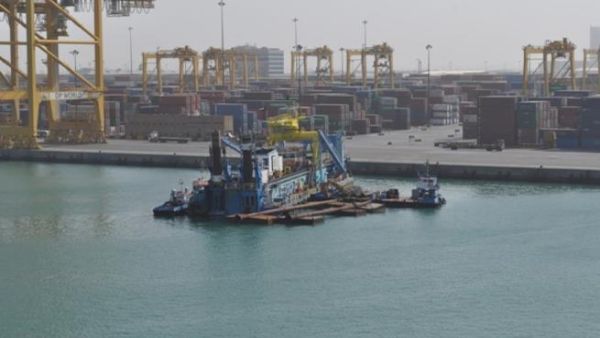 أكبر عملية تجريف لتعميق الغاطس في ميناء جبل علي
