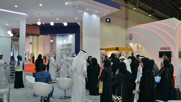 اقبال كبير على منصة جمارك دبي في معرض الإمارات للوظائف 2017 اقبال كبير على منصة جمارك دبي في معرض الإمارات للوظائف 2017
