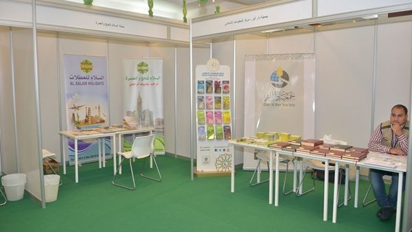 	دائرة الشؤون الإسلامية والعمل الخيري تقدّم خدمة الفتاوى والاستشارات الأسرية