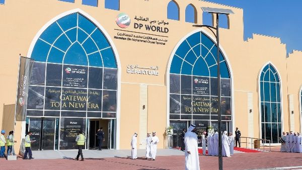 مبنى حمدان بن محمد للمسافرين في محطة سفن الرحلات البحرية في ميناء راشد