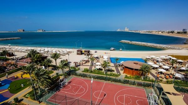 يقدم ريكسوس باب البحر طيفًا من الأنشطة الرياضية الممتعة.