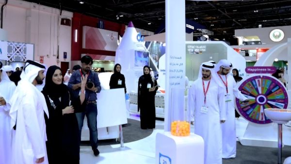 استقبل سموه ممثلون من الشركة الذين اطلعوا سموه على فرص العمل التي توفرها الشركة لشباب الإمارات، إضافة لبرامج التأهيل وتنمية المهارات، والمبادرات التي أطلقتها الشركة لتعزيز كفاءات الشباب. استقبل سموه ممثلون من الشركة الذين اطلعوا سموه على فرص العمل التي توفرها الشركة لشباب الإمارات، إضافة لبرامج التأهيل وتنمية المهارات، والمبادرات التي أطلقتها الشركة لتعزيز كفاءات الشباب.