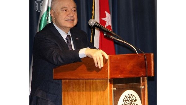 دعا أبوغزاله إلى أهمية إجراء الإصلاحات التعليمية واندماج تقنية المعلومات والاتصالات. دعا أبوغزاله إلى أهمية إجراء الإصلاحات التعليمية واندماج تقنية المعلومات والاتصالات.