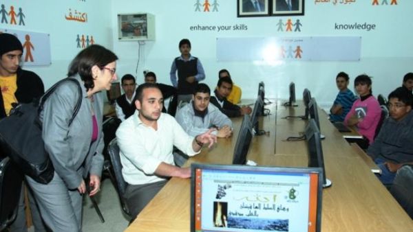 مختبر حاسوب Orange في مدرسة السلط الثانوية للبنين