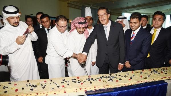 Consul General of France cutting the cake in Jeddah. (SG)