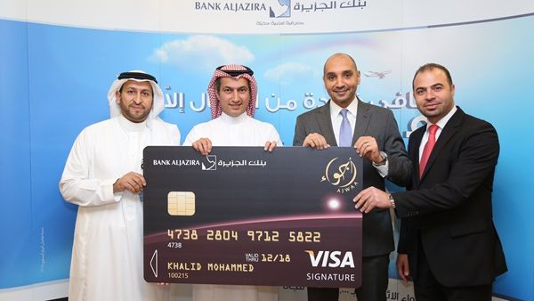 مسؤولي بنك الجزيرة وفيزا العالمية أثناء إطلاق بطاقة أجواء الائتمانية الجديدة كلياً