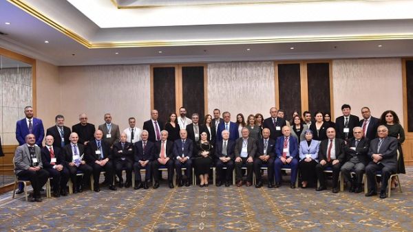 يشار إلى أن المؤتمر عقد بحضور عدد من رؤساء الجامعات والأكاديميين وخبراء التعليم من الأردن، ولبنان، وقطر، والكويت، وسوريا، والولايات المتحدة الامريكية وبريطانيا. يشار إلى أن المؤتمر عقد بحضور عدد من رؤساء الجامعات والأكاديميين وخبراء التعليم من الأردن، ولبنان، وقطر، والكويت، وسوريا، والولايات المتحدة الامريكية وبريطانيا.