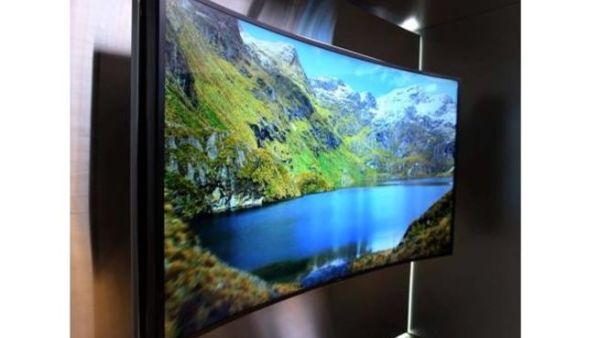 تلفاز سامسونج المقوس UHD بحجم 105 أنش