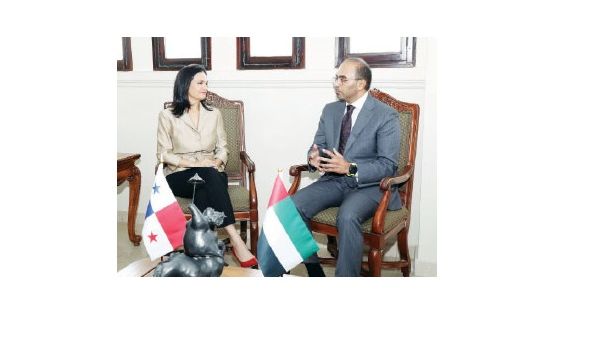 الغرير مع نائب الرئيس ووزيرة الشؤون الخارجية في بنما
