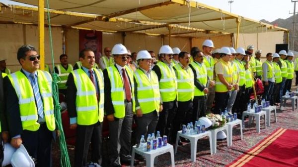 Education sessions were held for employees on such topics as social security, workplace injuries, the health effects of smoking, traffic safety on the terminal’s premises, greenhouse gas emissions, and on-site accident response