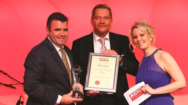 David Kerr, VP Etihad Cargo (left) receives the award at the annual Air Cargo Week ‘World Air Cargo Awards’ at a Gala Dinner David Kerr, VP Etihad Cargo (left) receives the award at the annual Air Cargo Week ‘World Air Cargo Awards’ at a Gala Dinner