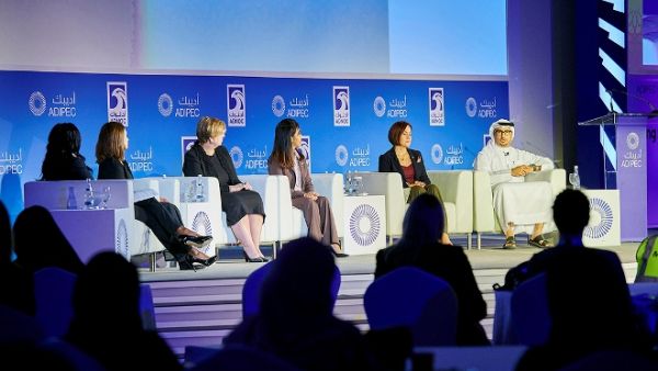 خلال اليوم الختامي لمعرض ومؤتمر أبوظبي الدولي للبترول خلال اليوم الختامي لمعرض ومؤتمر أبوظبي الدولي للبترول