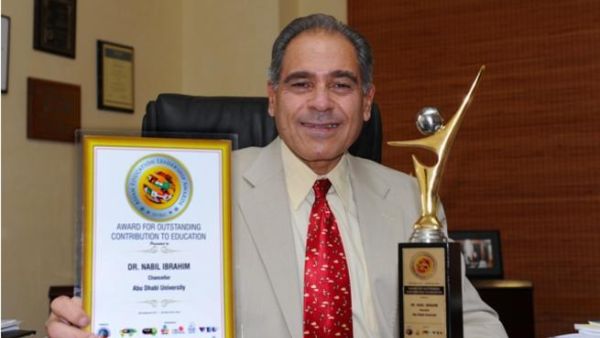 الدكتور نبيل إبراهيم يفوز بجائزة المساهمة المتميزة في التعليم