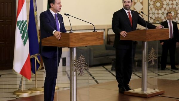 Lebanese Prime Minister Saad Hariri (R) and his Italian counterpart Giuseppe Conte give a join press conference at the Grand Serail, the prime minister headquarters in Beirut, on February 7, 2019. (AFP)