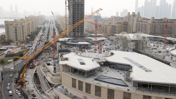 The news comes as a giant, 600-tonne tower crane is removed from the construction site, signalling a major milestone in Nakheel Mall’s progress. The news comes as a giant, 600-tonne tower crane is removed from the construction site, signalling a major milestone in Nakheel Mall’s progress.