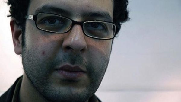 أحمد بسيوني، الفنان الذي استشهد برصاص القناصة أثناء جمعة الغضب في ميدان التحرير أحمد بسيوني، الفنان الذي استشهد برصاص القناصة أثناء جمعة الغضب في ميدان التحرير