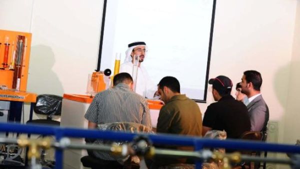تقدم جامعة أبوظبي جملة من التسهيلات والمنح الدراسية للطلبة المتفوقين وذوي الموارد المالية المحدودة