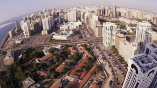 تعافت أبوظبي، وهي الإمارة التي تمتلك معظم ثروة البلاد النفطية، من الأزمة المالية العالمية مدعومة بارتفاع أسعار النفط والنمو في القطاعات غير النفطية