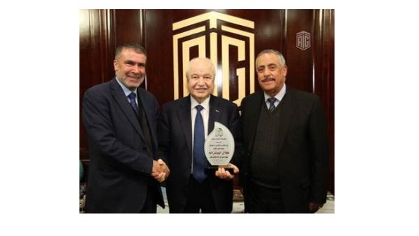 خلال إستلام الدرع خلال إستلام الدرع