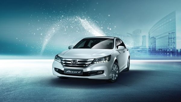 سيارة هوندا أكورد LX-A 2015