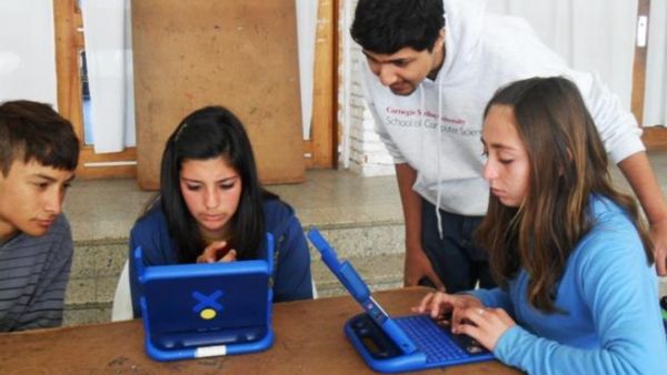 أفنان تختبر أدوات الفيسبوك