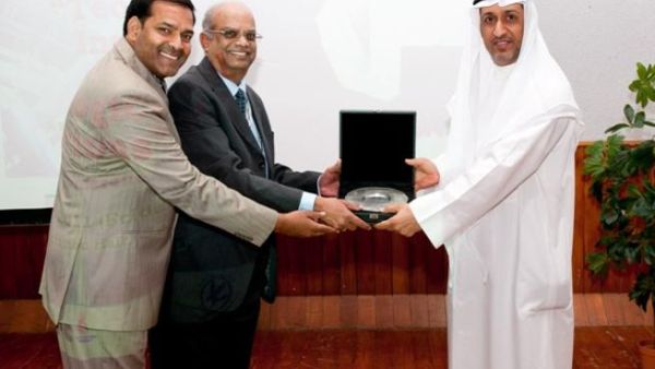 Al Benali, EQUATE Vice-President for Technical Services being recognized by Tamil Nadu Engineers Forum