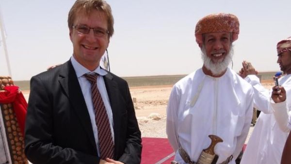 ألكساندر ديتمار، المدير الإداري لشركة باور نمر ش.م.م. والشيخ عبدالله بن عيسى الرواحي، رئيس الوحدة الاستراتيجية بالنورس ألكساندر ديتمار، المدير الإداري لشركة باور نمر ش.م.م. والشيخ عبدالله بن عيسى الرواحي، رئيس الوحدة الاستراتيجية بالنورس