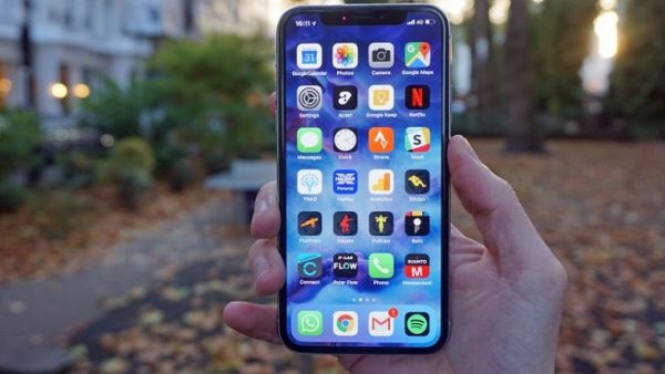 Apple's iPhone XS rumored to come in two sizes and a new gold color. (Tech Radar)