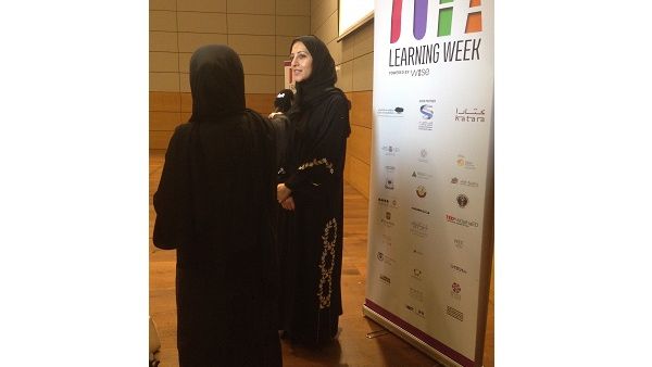 السيدة أمينة حسين، مدير البرامج وتطوير المجتمع في وايز، أثناء إطلاق أسبوع الدوحة للتعليم.