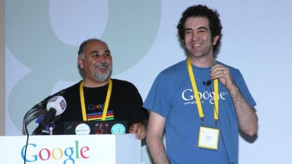 Ammar Ibrahim demonstrating Google products during the G|Jordan press conference
