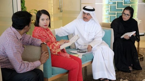 Dr. Amin Al Amiri, Assistant Undersecretary for Public Health Policy and Licensing Sector in the Ministry of Health and Prevention with some of the ministry’s customers. 