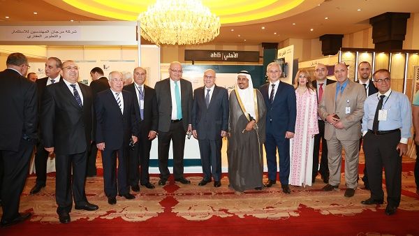 كان المؤتمر قد أقيم بتنظيم من قبل اتحاد المقاولين العرب وجمعية المستثمرين في قطاع الإسكان الأردني بالتعاون مع وزارة الأشغال العامة والإسكان الأردنية وأمانة عمان الكبرى ودائرة الأراضي والمساحة ومؤسسة الإسكان والتطوير الحضري