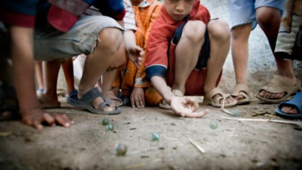 المواطن السوري الذي ملّ الاجتماعات والندوات لم يعد يشبع غضبه سوى أن يرى تلك القرارات التي تخصّ الأسعار والأجور وحل مشكلة السكن والبطالة والتضخم على أرض الواقع