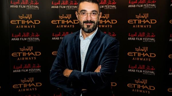 يظهر في الصورة أسد فولادكار، مخرج فيلم "بالحلال" خلال الليلة الافتتاحية لمهرجان الأفلام العربية في أستراليا الذي يُقام في مدينة سيدني يظهر في الصورة أسد فولادكار، مخرج فيلم "بالحلال" خلال الليلة الافتتاحية لمهرجان الأفلام العربية في أستراليا الذي يُقام في مدينة سيدني