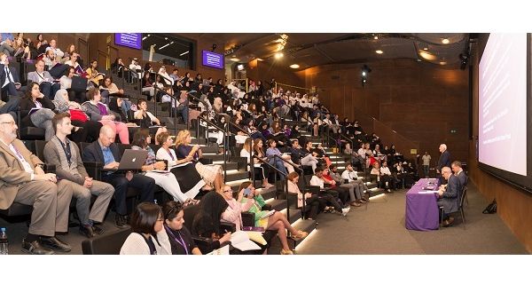تُلقي الدراسة الخامسة لجامعة نورثويسترن حول استخدام وسائل الإعلام في الشرق الأوسط نظرة فاحصة على أنماط استهلاك وسائل الإعلام في سبع دول عربية، هي الأردن ولبنان وقطر والسعودية ومصر وتونس والإمارات العربية المتحدة. تُلقي الدراسة الخامسة لجامعة نورثويسترن حول استخدام وسائل الإعلام في الشرق الأوسط نظرة فاحصة على أنماط استهلاك وسائل الإعلام في سبع دول عربية، هي الأردن ولبنان وقطر والسعودية ومصر وتونس والإمارات العربية المتحدة.