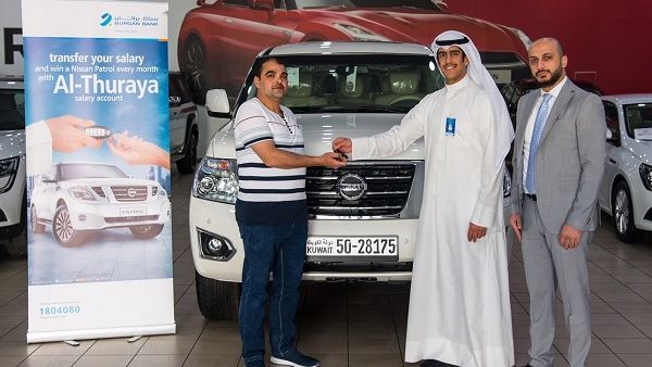 Mahmoud Mostafa Badawi Hasan as the lucky winner of the Al Thuraya Salary Account monthly draw.