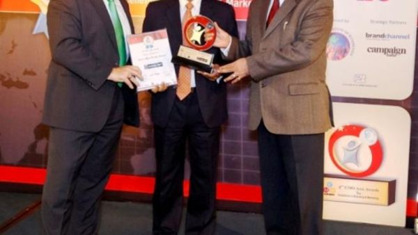 Brian Shegar, MD, Emirates NBD Singapore receiving the CMO Asia award on behalf of Emirates NBD