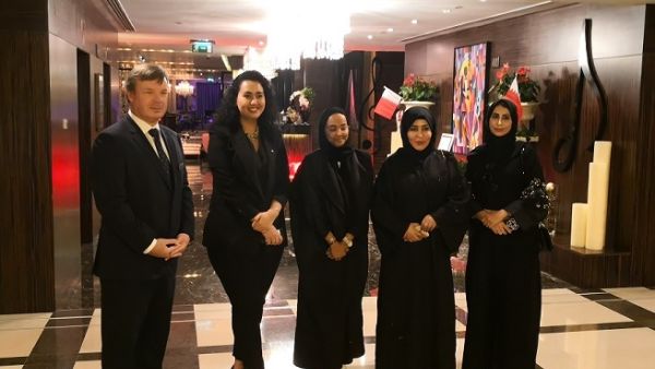 سلط المعرض الضوء على المواهب والإبداعات القطرية من خلال لوحات الفنانات، والتي عكست فيض المشاعر المنبثق من حب الوطن