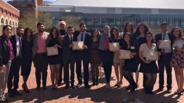 أرسلت الجامعة فريقين لتمثيل وفدين في مؤتمر نيويورك. أرسلت الجامعة فريقين لتمثيل وفدين في مؤتمر نيويورك.