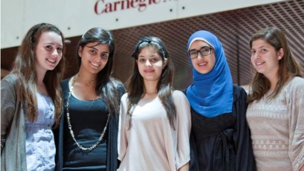 وطلاب جامعة كارنيجي ميلون في قطر