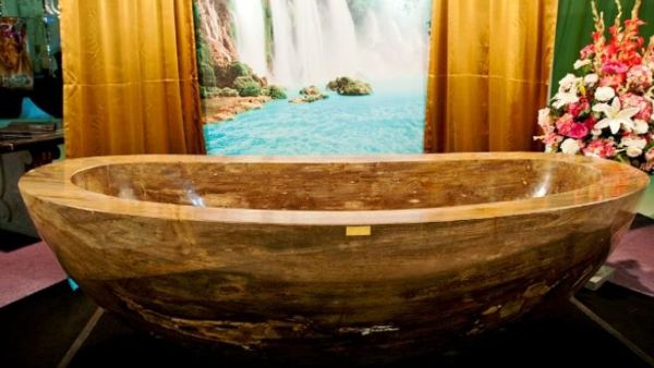 Caijou Bathtub Sells for AED6 4 million at Dubai Jewellery Week Caijou Bathtub Sells for AED6 4 million at Dubai Jewellery Week