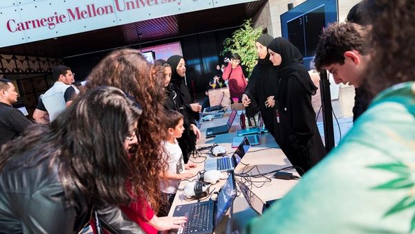 ويضم البرنامج أيضاً سلسلة من ورش العمل حول كيفية النجاح في الحياة الجامعية، من خلال تعلم كيفية تحديد الأهداف الواقعية، وإدارة الوقت بفعالية، ومواجهة التحديات التي يمكن أن يواجهها المشاركون خلال دراستهم الجامعية.