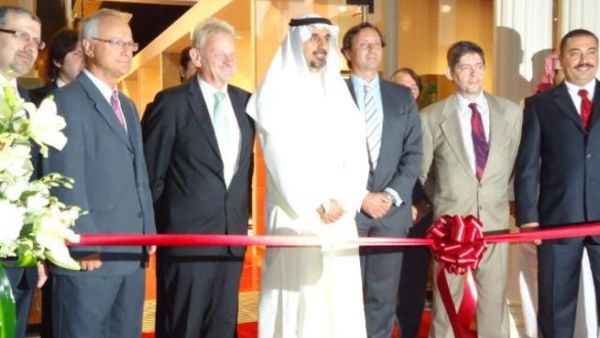 Siegfried Gansslen, CEO of Hansgrohe AG and  Ayman Alshaya, CEO of Alshay Trading Company, during the ribbon cutting ceremony