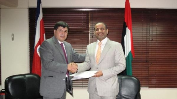 Saif Al Suwaidi, Director General of the UAE General Civil Aviation Authority and Jorge Vargas, Director of Consejo Tecnico de Aviacion Civil of Costa Rica while exchanging the ASA Saif Al Suwaidi, Director General of the UAE General Civil Aviation Authority and Jorge Vargas, Director of Consejo Tecnico de Aviacion Civil of Costa Rica while exchanging the ASA