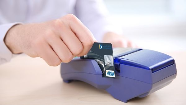 بنك الدوحة يطور نظام البطاقات المصرفية لتعزيز تجربة العملاء